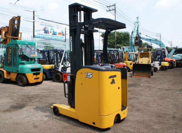 xe-nang-dien-dung-lai-komatsu-reach-truck