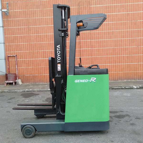 xe-nang-dien-dung-lai-toyota-reach-truck-nhat-ban